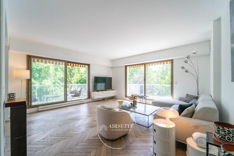 Luxury Serenity 3BR by Airsuite Apartment in Levallois-Perret