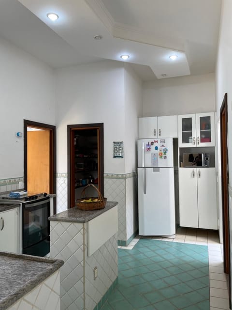 Kitchen or kitchenette, dishwasher, minibar, oven, stove