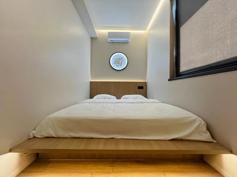 Bed, Photo of the whole room, Bedroom, air conditioner