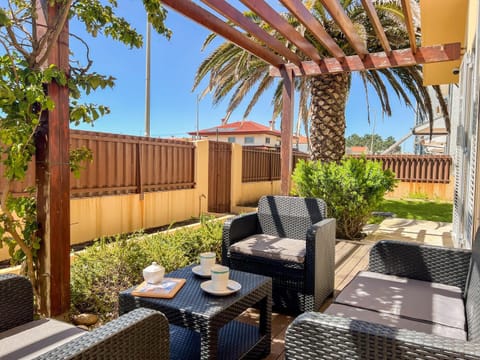 Patio, Day, Garden, Balcony/Terrace