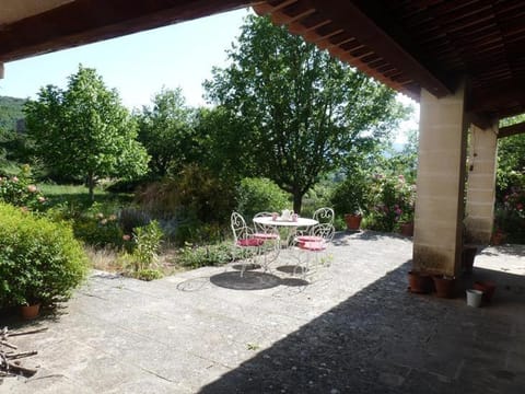 Au coeur du luberon, Grande villa avec piscine, et parc arboré House in Bonnieux