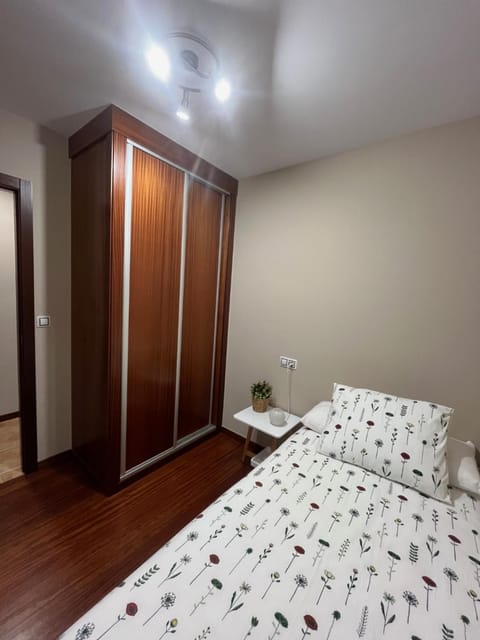 Bed, Photo of the whole room, Bedroom, wardrobe