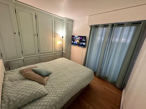 Bed, TV and multimedia, Photo of the whole room, Bedroom, wardrobe