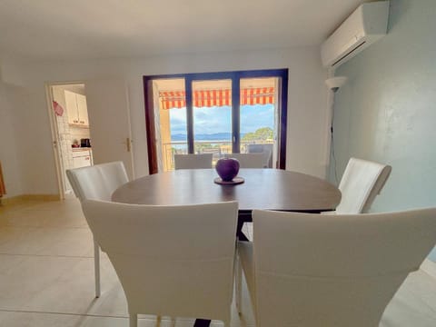 Cosy appartement vue mer garage proche plages, saint raphael Apartment in Saint-Raphael