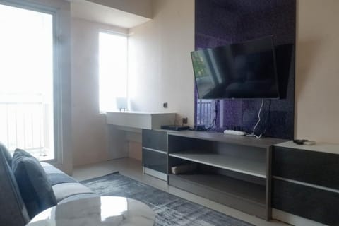 Enchanting Luxurious 2BR Apartment at Tanglin Supermall Mansion By Travelio Apartment in Surabaya