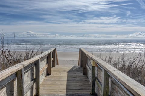 Don't Worry, Beach Happy Apartment in Surf City