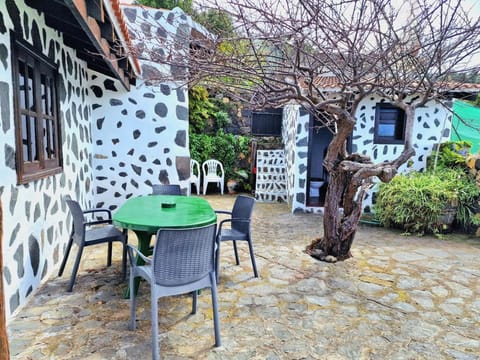 Property building, Patio, Garden, Dining area, Garden view