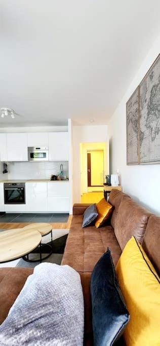 New & serene 1-bedroom apart near #LaDéfenseParis #Parking&Fibre Apartment in Puteaux