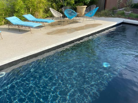 Grand loft proche du centre avec jardin et piscine Villa in Pézenas