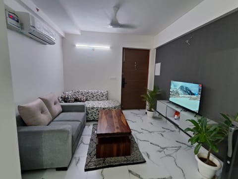 Sky View - The Studio Home Apartment in Gurugram