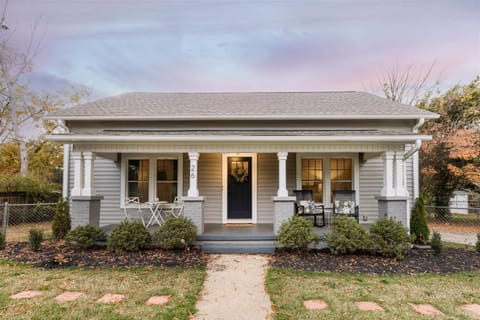 Woodside Cottage House in Greenville