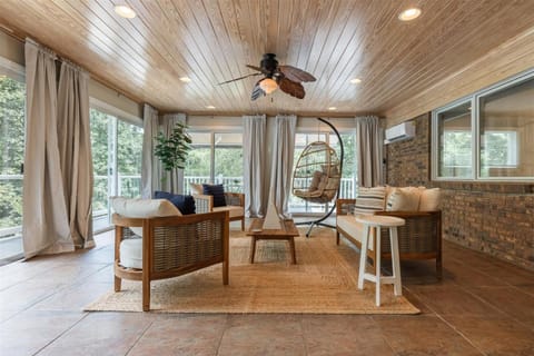 Moyers Retreat - Lakefront House in Lake Hartwell