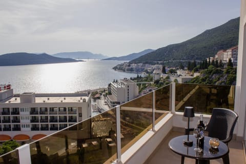 City view, Sea view