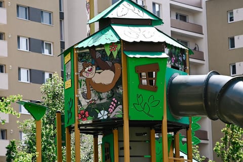 Day, Children play ground