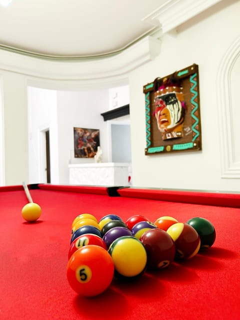 Billiard, Game Room, Decorative detail