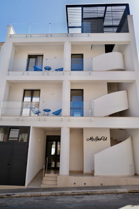 Property building, Day, View (from property/room), Balcony/Terrace