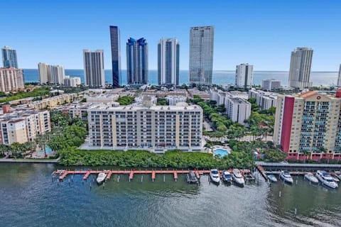 Le Petit Italie ,water View 22 With Pool House in Sunny Isles Beach