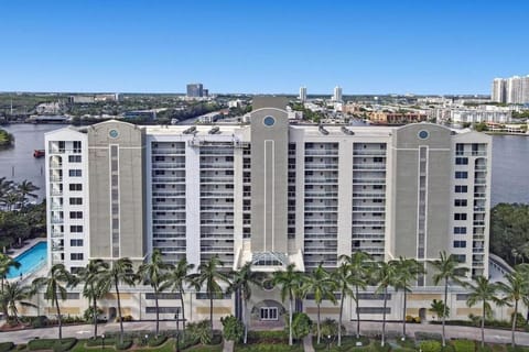 Le Petit Italie ,water View 22 With Pool House in Sunny Isles Beach