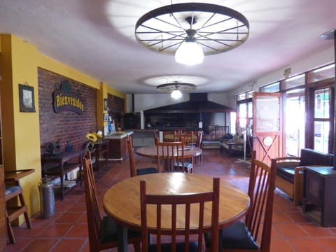 Kitchen or kitchenette, Banquet/Function facilities, Dining area