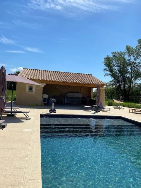 Patio, BBQ facilities, Pool view, Swimming pool, sunbed