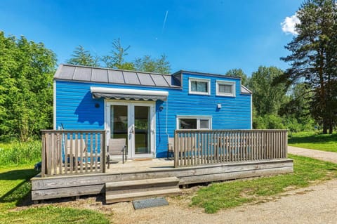 Blauwe Tiny House 6 persoons Chalet in Zeewolde