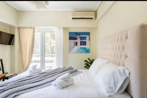 Bed, TV and multimedia, Bedroom, air conditioner