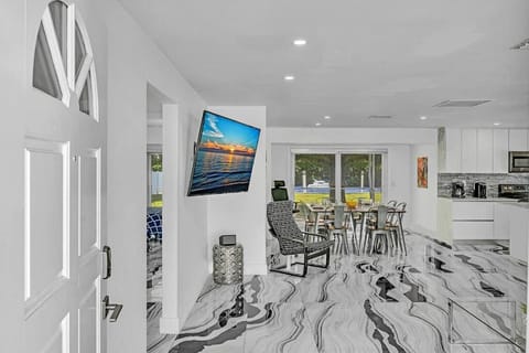 Modern Ocean Lake House Hollywood Hard Rock Casino Villa in Dania Beach