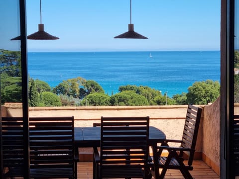 Patio, View (from property/room), Balcony/Terrace, Beach, Sea view