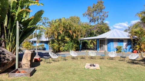 Property building, Garden, Garden view, sunbed