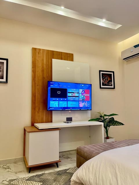 TV and multimedia, Bedroom, air conditioner