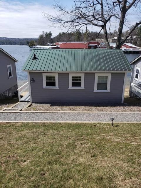 Lakefront Cottage on Beautiful Lake Winnipesaukee Maison in Laconia