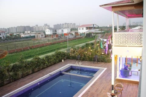 City view, Pool view, Swimming pool, Quiet street view