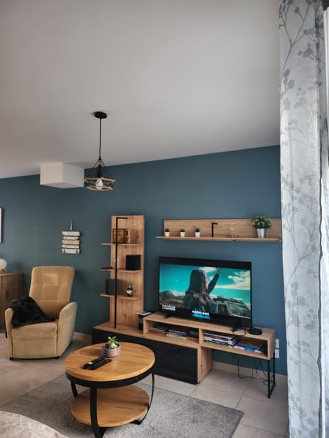 Communal lounge/ TV room, TV and multimedia, Living room, Seating area