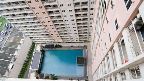 Property building, Bed, Swimming pool