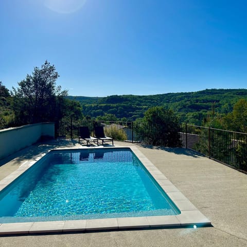 Day, Natural landscape, Mountain view, Pool view, Swimming pool, sunbed