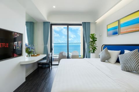 Bed, Photo of the whole room, Sea view