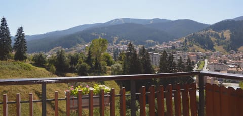 Balcony/Terrace, Mountain view