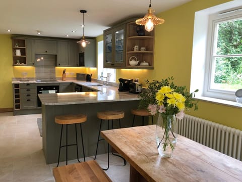 Dining area, kitchen