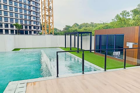 Property building, Bed, Swimming pool