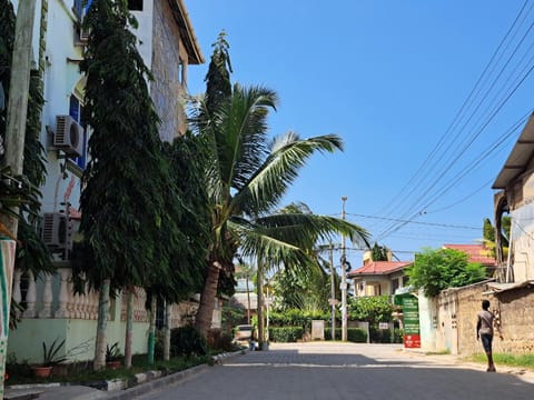 Property building, Day, Neighbourhood, Street view