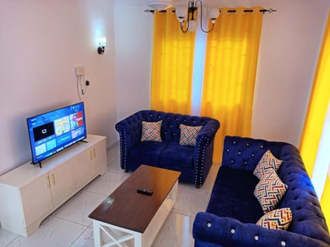 Communal lounge/ TV room, TV and multimedia, Living room, Seating area, Evening entertainment