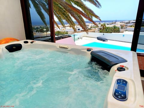 Hot Tub, Spa and wellness centre/facilities, Pool view, Sea view