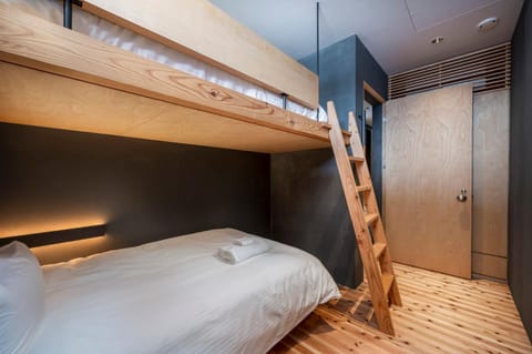 Bedroom, bunk bed