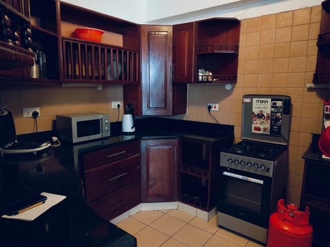 Coffee/tea facilities, Kitchen or kitchenette, oven, stove, toaster