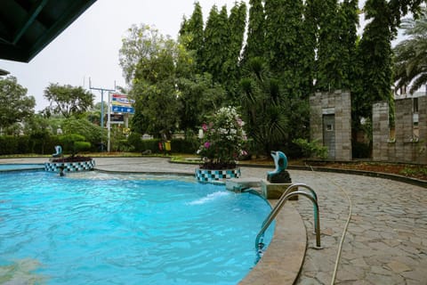 Swimming pool