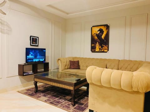 Apartment in Lahore Bahria town near Effiel tower Apartment in Lahore