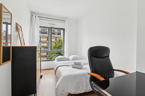 Chic apart with parking and balcony near stade de France Apartment in Saint-Denis, France