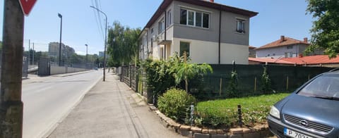 Property building, Street view, Location, Parking