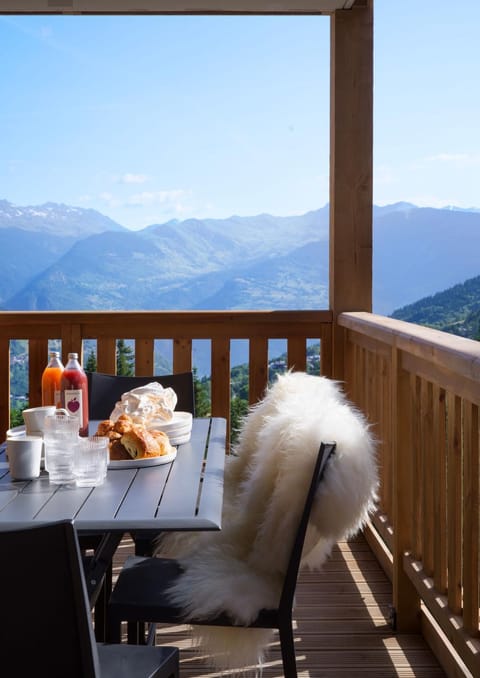 View (from property/room), Balcony/Terrace, Mountain view