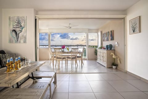 Patio, Living room